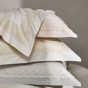 Parure <span class=keywords><strong>de</strong></span> <span class=keywords><strong>lit</strong></span> 4 pièces, large, style européen, avec bordure en dentelle florale ajourée, housse <span class=keywords><strong>de</strong></span> couette soyeuse et rafraîchissante, pour lits Queen et King, luxe, pour mariages et hôtels - Product Image 4