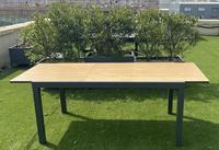 Table à manger extensible moderne et durable en alliage d'aluminium avec structure en acier et plateau en verre pour usage extérieur dans les cours et les parcs