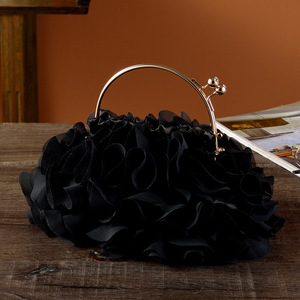 Sac de soirée rouge élégant en forme de fleur, scintillant, avec chaîne métallique, pour femmes, idéal pour les soirées et occasions spéciales - Product Image 3