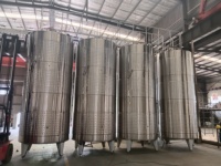 Fermenteur à vin vertical à compartiments, capacité totale de 8000 L, réservoir en acier inoxydable à double zone pour équipement de vinification, double chambre