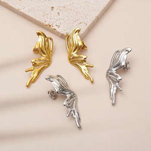 ต่างหูผีเสื้อสแตนเลสสุดชิคสำหรับผู้หญิง สไตล์ทอง 18K ดีไซน์ผีเสื้อเหล็ก 3 มิติ เครื่องประดับหวานและเท่สำหรับใส่ทุกวัน - Product Image 3