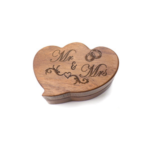 Scatola Portagioie Personalizzata a Forma di Cuore in Legno Massello di Noce Nero, Incisa al Laser, per Proposta di Matrimonio - Product Image 5