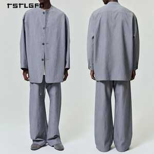 Ensemble 2 pièces gris minimaliste pour homme : veste sans col boutonnée et pantalon large – Style décontracté et coupe ample de créateur - Product Image 3