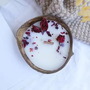 Velas Aromáticas Naturales para el Hogar, con Flores Secas de Lavanda y Rosa, Ecológicas, de Cera de Soja en Cáscara de Coco - Product Image 4