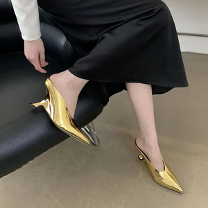 Sandalias de cuero brillante estilo hada con punta para mujer, novedad de verano 2024, sandalias de tacón alto con cuña y punta cerrada. - Product Image 5