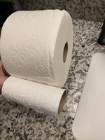 Papier hygiénique jumbo 4 plis, pâte vierge, solide, éco-responsable, usage commercial.