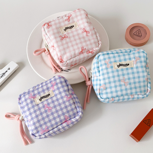 Bolsa de Maquillaje Pequeña a Cuadros, Bolsa de Almacenamiento Portátil para Cosméticos y Lápiz Labial, Diseño Cuadrado Simple - Product Image 4