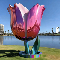 Sculpture de tulipe personnalisée moderne en acier inoxydable poli et résine, grande et colorée, avec logo personnalisable pour l'art urbain et les objets de collection