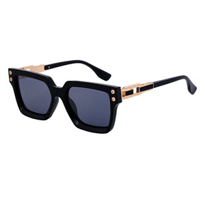 Gafas de Sol Polarizadas para Hombre ZS-98311P, Montura Negra de PC, Lentes TAC con Protección UV400, Gafas para Conducir al Aire Libre - Product Image 1