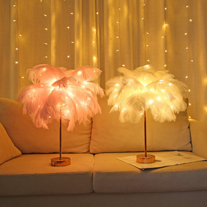 Lámpara de mesa con plumas, luz LED roja, luz nocturna decorativa para dormitorio, escritorio, regalo de boda - Product Image 4