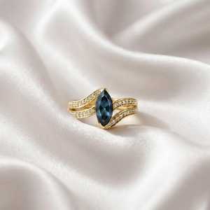 Anillo de topacio azul de Londres natural en plata de ley 925 con corte marquesa, anillo de eternidad en plata vermeil, anillos bohemios llamativos para mujer, para aniversario. - Product Image 2