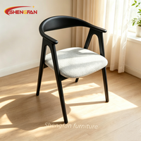 Chaises design en bois de style italien, ensemble table et chaises pour salle à manger, îlot de cuisine, bar, restaurant, café, hôtel, chaises hautes de salle à manger