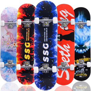 Planche à roulettes professionnelle de 31 pouces en bois d'érable pour le street-skating, à quatre roues, pour bébés, avec deck concave double kick, Jinhua Zhejiang - Product Image 3