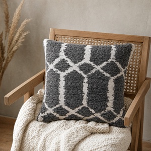 Coussin décoratif en velours gris à motif géométrique rayé, confortable pour pique-nique et voyage en extérieur, vente en gros - Product Image 6