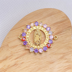 Conector <span class=keywords><strong>de</strong></span> Lujo Chapado en Oro <span class=keywords><strong>de</strong></span> 18K <span class=keywords><strong>de</strong></span> Nuestra Señora <span class=keywords><strong>de</strong></span> Guadalupe con Micro Pavé <span class=keywords><strong>de</strong></span> Circonitas para Fabricación <span class=keywords><strong>de</strong></span> Joyería Religiosa y Pulseras DIY - Product Image 3