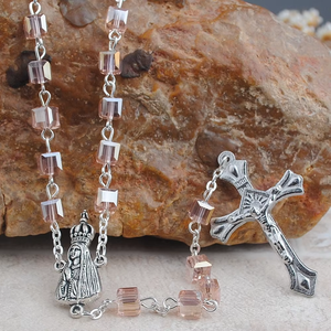 6x6mm Bernsteinfarbene Quadratische Kristallperlen Rosenkranz mit Antik-Silber Fatima-Mittelstück und Kruzifix - Product Image 3