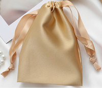 Masque de sommeil de luxe en satin de soie doux doré de marque privée à sublimation personnalisée avec pochette à cordon Kit pour le repos en avion