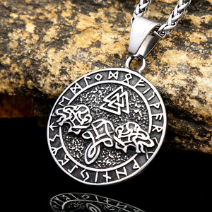Yunnique – collier en acier inoxydable pour hommes, pendentif triangulaire avec tête de loup Viking, bijoux cadeau, design rond avec motif animal - Product Image 1