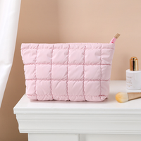 Pochette de maquillage géométrique moelleuse en polyester avec fermeture éclair pour articles de toilette