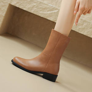 Usine en gros en cuir véritable femmes <span class=keywords><strong>mi</strong></span>-<span class=keywords><strong>mollet</strong></span> <span class=keywords><strong>bottes</strong></span> 2025 automne hiver mode bout rond sans lacet <span class=keywords><strong>mi</strong></span>-talon <span class=keywords><strong>bottes</strong></span> grande taille 48 - Product Image 3