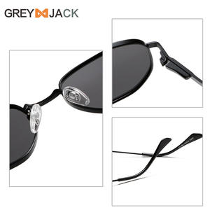 Gafas de Sol Polarizadas Greyjack, Marco de Metal Negro, UV400, Bisagras de Resorte, Unisex, Lentes TAC Duraderas - Product Image 3