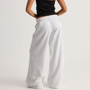 Pantalon de survêtement personnalisé en molleton brossé de coton pour femme, coupe ample à jambe large, style empilé - Product Image 3