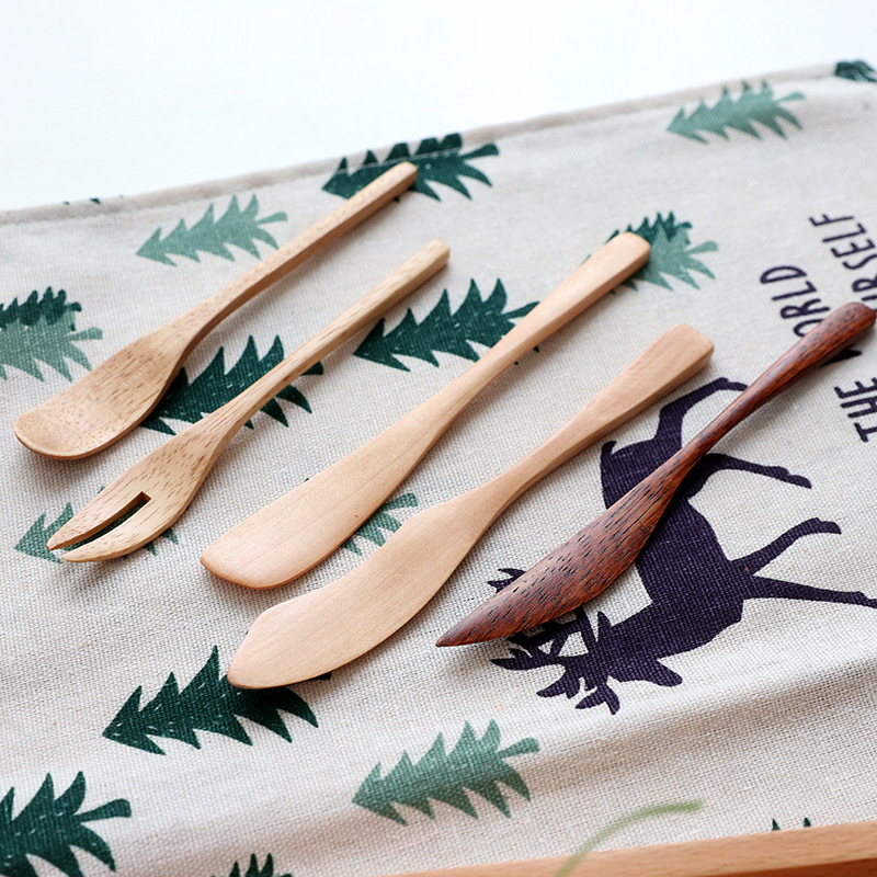 Японская посуда, сырное масло, варенье, крем, деревянный нож