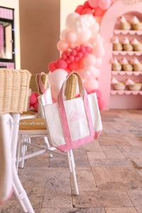 Chaise pour enfants en rotin moderne, fabriquée à la main, avec des caractéristiques de sécurité, pour l'hôtellerie, les parcs, la location événementielle, les fêtes d'anniversaire, les décorations de mariage - Product Image 5