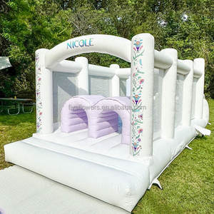 Castillo Inflable Fiveflowers Color Blanco Pastel con Tobogán, Pista de Obstáculos Comercial para Juegos al Aire Libre - Product Image 1
