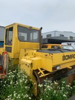 Rouleau compresseur vibrant à double tambour d'occasion Bomag BW202AHD-2, moteur diesel Honda, force de compression 28KN, modèle 2004, en excellent état