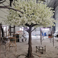 Hoge kwaliteit grote witte kunstmatige kersen- en perzikbloesemboom voor winkelpresentatie, fabrikant van wensbomen voor winkelvloeren