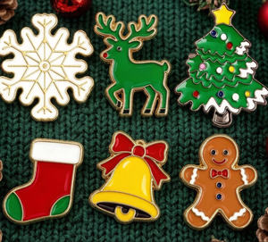 Pin de solapa esmaltado <span class=keywords><strong>personalizado</strong></span> de Navidad, broche de aleación chapado en oro con diseños de Papá Noel, árbol, copo de nieve, campana y calcetín, insignia festiva, regalo <span class=keywords><strong>para</strong></span> fiestas, venta al por mayor - Product Image 2
