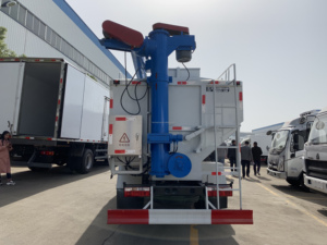 Camion électrique de transport d'aliments pour animaux de 22 mètres cubes avec décharge par vis sans fin pour le transport d'aliments pour porcs et la livraison d'aliments pour volailles en élevage - Product Image 5