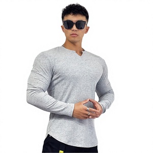 เสื้อยืดคอกลมแขนยาวสีเทาสำหรับผู้ชาย ทรงเข้ารูป สวมใส่สบาย สีพื้น ผ้าสเตรช - Product Image 3