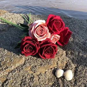 Centrotavola fiore finto rosso scuro rosa bianco sexy fiore a buon mercato casa hotel negozio decorazioni di nozze in magazzino