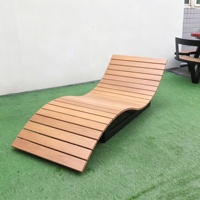 Fabricant de chaises longues en teck pour hôtels, espaces extérieurs urbains et piscines, vente en gros d'usine