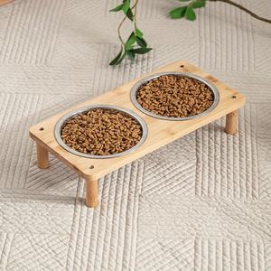 Ensemble de 3 bols en bambou naturel surélevé pour chat avec 3 bols en acier inoxydable design anti-vomissement pour mangeoire d'intérieur pour animaux de compagnie - Product Image 4