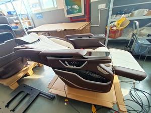 Sedili per autobus di lusso elettrici che migliorano il sedile del capitano reclinabile per il massaggio del furgone per la conversione interna del Camper - Product Image 4