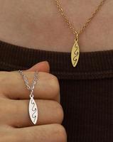 Collier pendentif mini planche de surf gravé au laser, motif vague océanique, chaîne fine, bijoux d'été pour femme