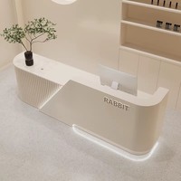Comptoir de réception d'hôtel blanc à haute stabilité, comptoir de réception personnalisé en surface solide, table de réception d'hôtel avec logo