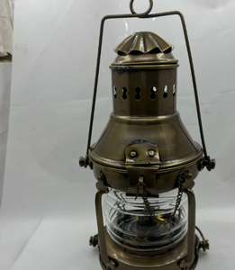 Linterna Náutica de Latón Estilo Pirámide 3D con Acabado Dorado Pulido - Product Image 3