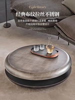Table basse rotative à double niveau en acier inoxydable, design italien, style minimaliste et artistique, pour salon de luxe.