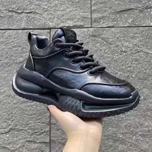 Zapatos de Hombre 2026, Nuevos, con Suela Gruesa, Estilo Retro, de Moda, Casuales - Product Image 1