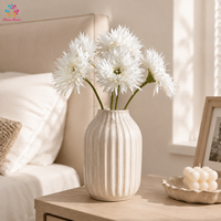 Tiges de fleurs artificielles réalistes en chrysanthème blanc pour la décoration de la maison, des mariages et des hôtels
