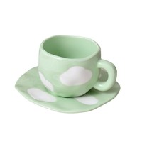 Ensemble tasse et soucoupe en céramique pour le thé de l'après-midi, motif nuage de couleur pastel, irrégulier, moderne et minimaliste