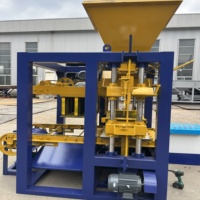 Machine automatique de fabrication de briques QT4-24 pour les fabricants de blocs en Afrique