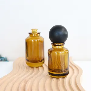 Nouveau flacon en verre de pulvérisation ambre en forme de cylindre de luxe 30ml 50ml 100ml flacon de parfum ambre cosmétique avec couvercles ronds en bois