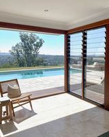 Ventana de Aluminio con Persianas Ajustables de Vidrio para Seguridad Interior, Diseño de Lamas, para Villa