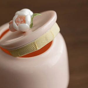 جرة صغيرة مستديرة من السيراميك مصنوعة يدويًا ومغلقة بإحكام، محمولة لحفظ شعر الحيوانات الأليفة مع تنسيق زهور، تذكارية للقطط والكلاب، منشأ فوجيان - Product Image 3