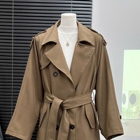 Nouvelle Collection Automne 2026 – Manteau Trench Croisé pour Femme, Col Large Cranté, Épaulettes, Ceinture, Longueur Midi, Camel et Gris, Classique et Élégant